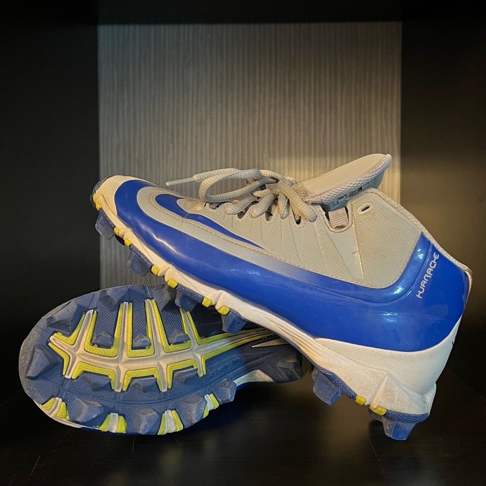 Boys Nike baseball cleats size 4.5